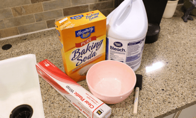 Bleach and baking soda to clean mold