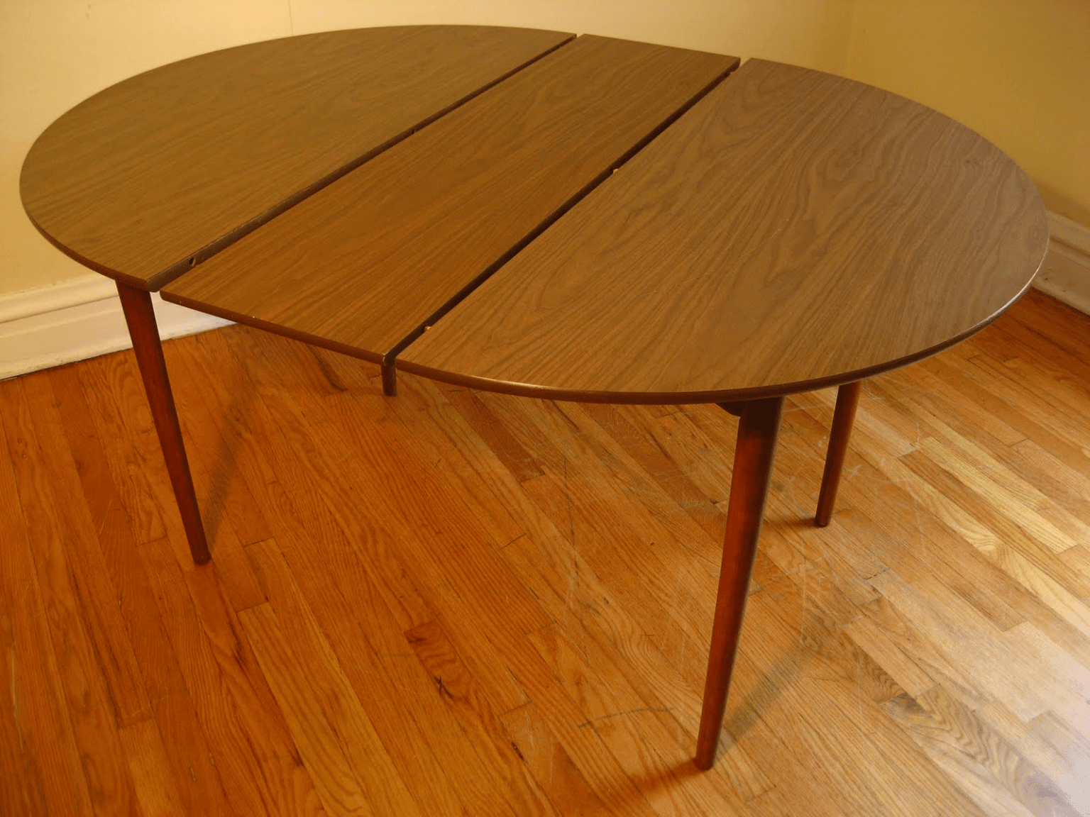 How to Clean Formica Table Top in Few Minutes!