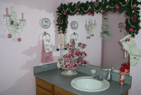 How to Decorate a Small Bathroom for Christmas How to Decorate a Small Bathroom for Christmas