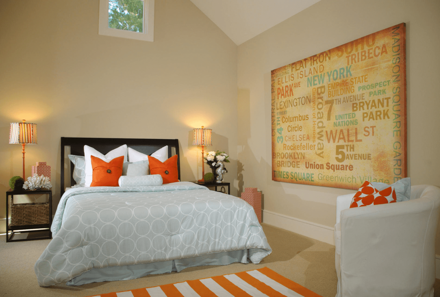 8 Tips on How to Decorate a Small Guest Room - EasyHomeTips.org