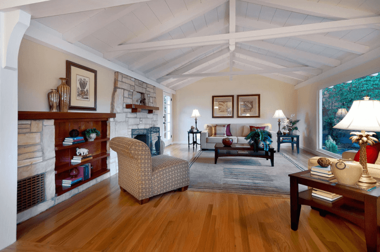 How to Decorate a Large Wall with Vaulted Ceilings for your Crowning