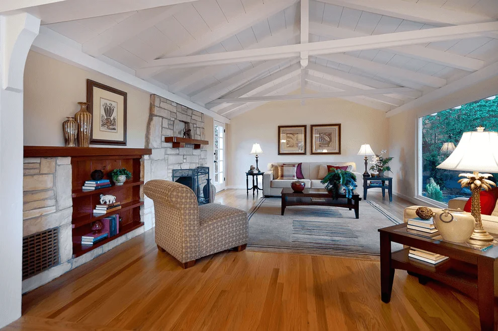 Large Wall with Vaulted Ceilings decoration ideas