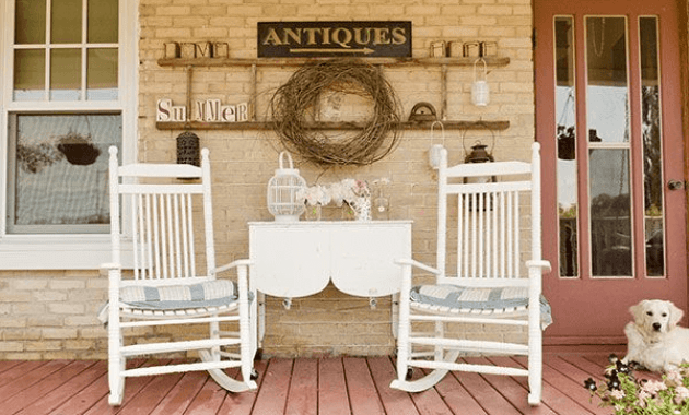 Patio decor idea using white rocking chairs set Patio decor idea using white rocking chairs set