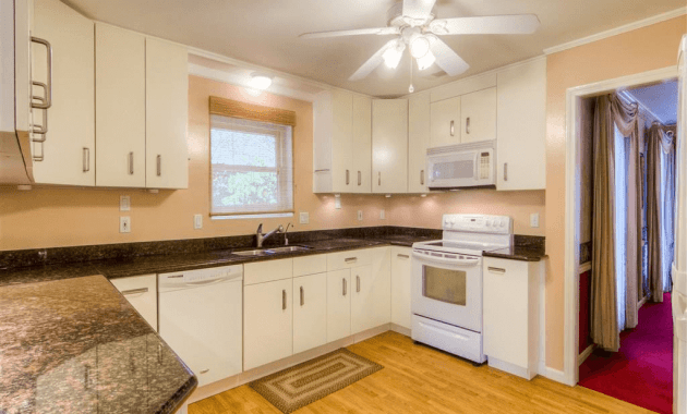 Reduce smoke with kitchen ceiling fan with bright light Reduce smoke with kitchen ceiling fan with bright light