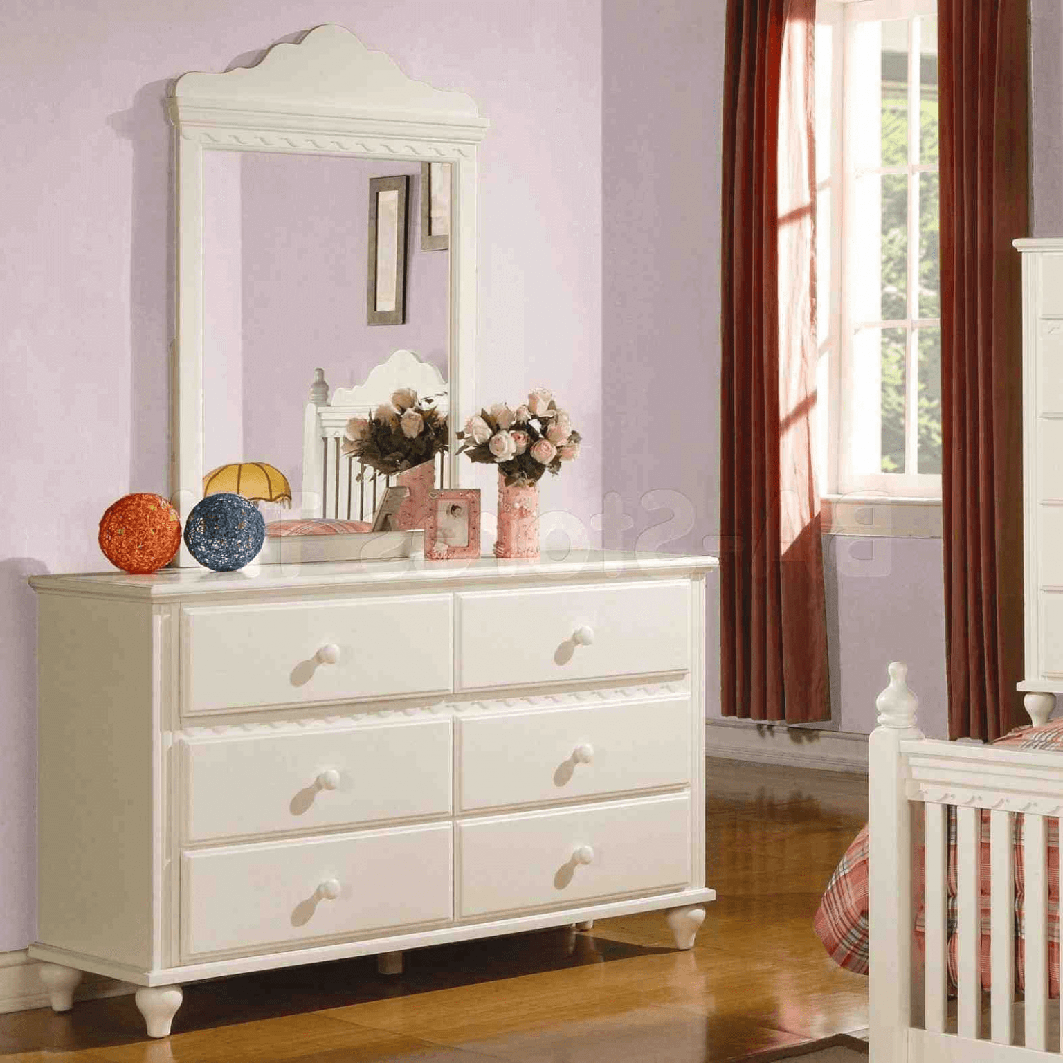 How To Decorate A Bedroom Dresser