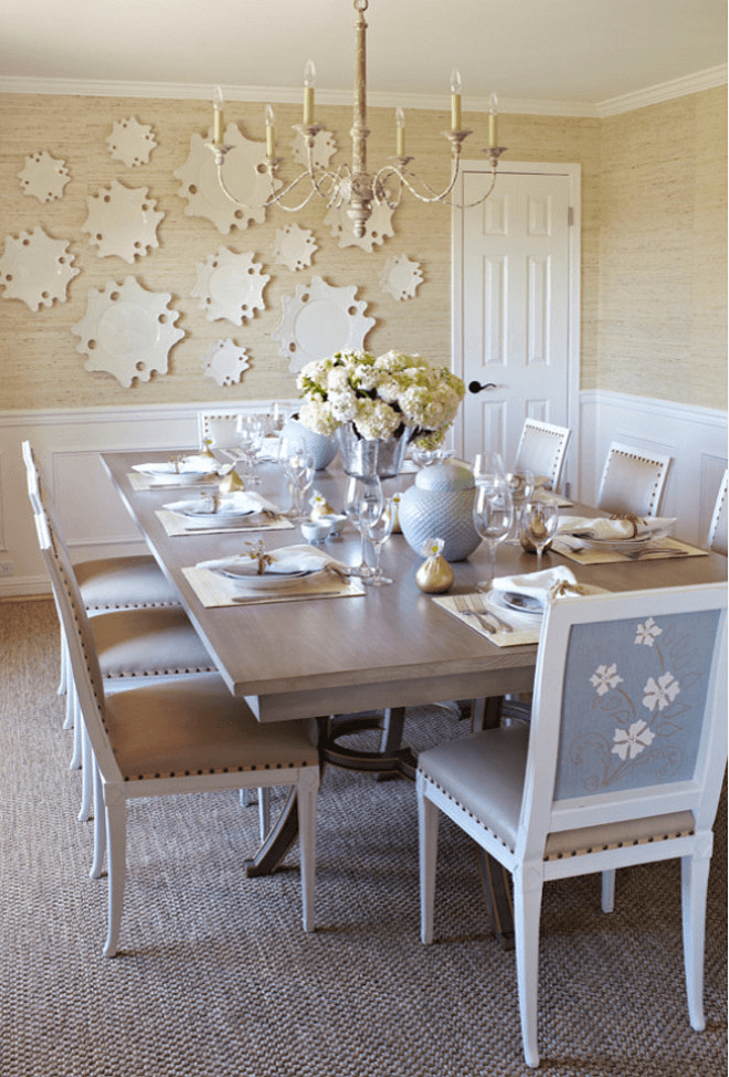Simple Warm Dining Room Wall Décor with Plates Simple Warm Dining Room Wall Décor with Plates