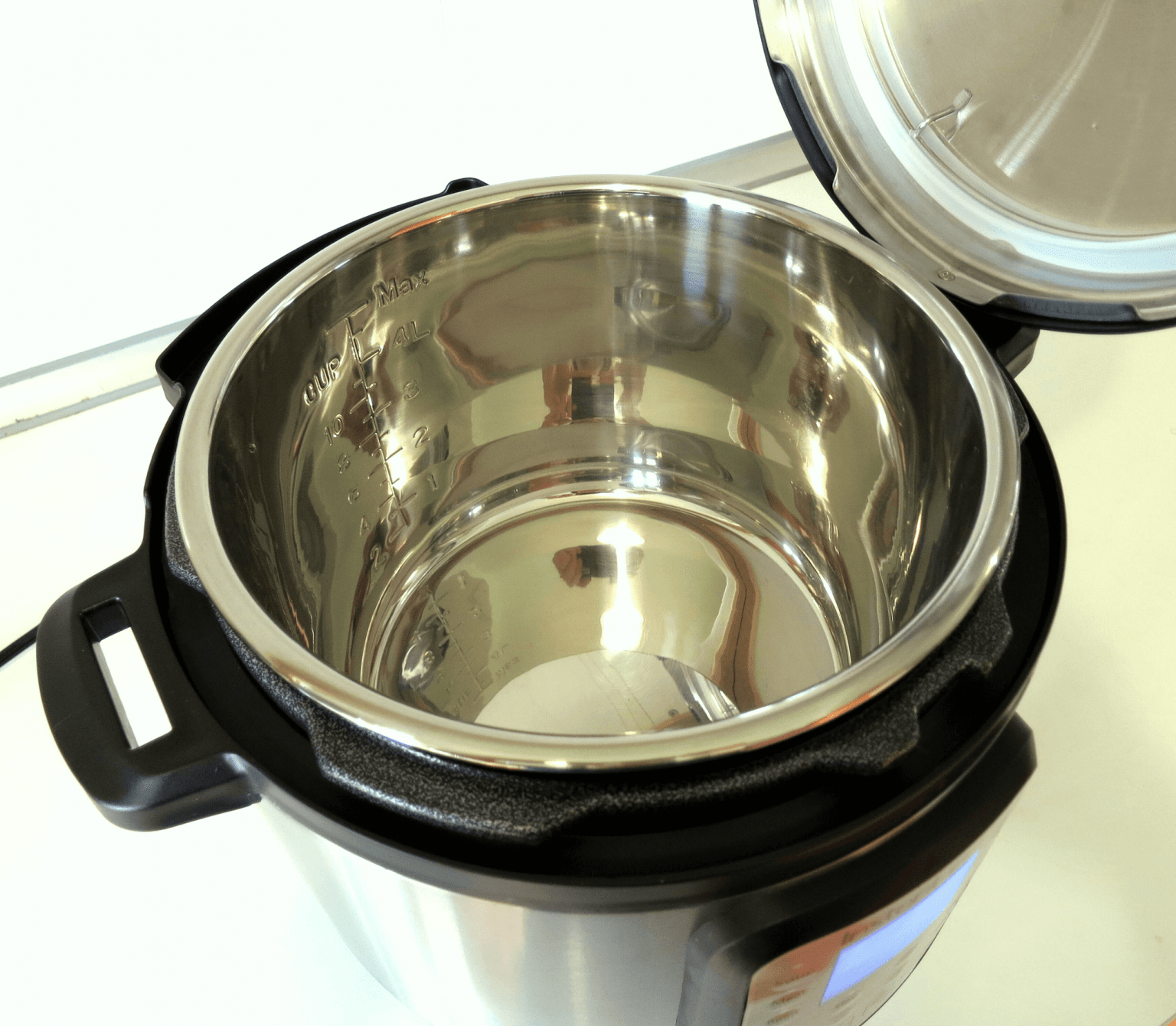 How to Clean a Burnt Pressure Cooker Pot without Scrubbing. Some