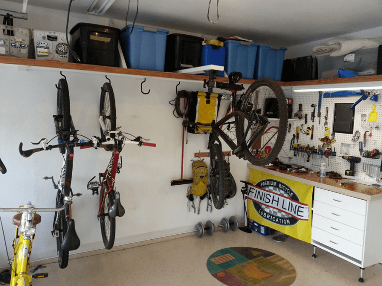 Simple Tips How to Organize Small Garage - EasyHomeTips.org