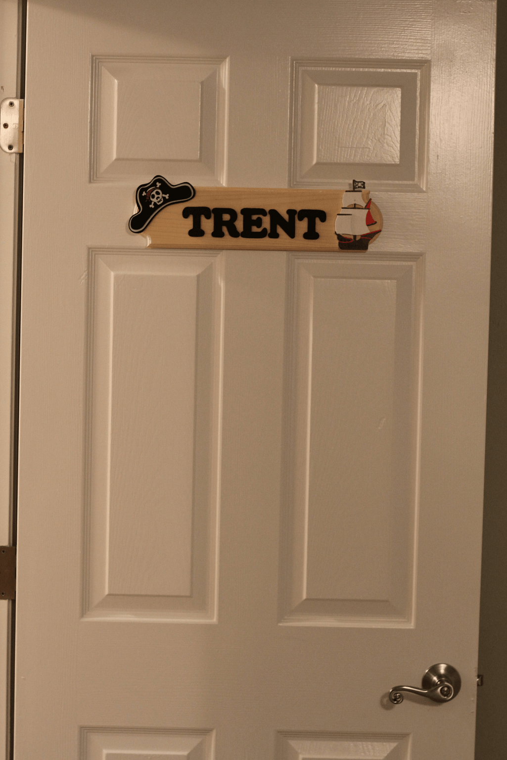 How to Decorate Bedroom Door that You Should Not Miss!