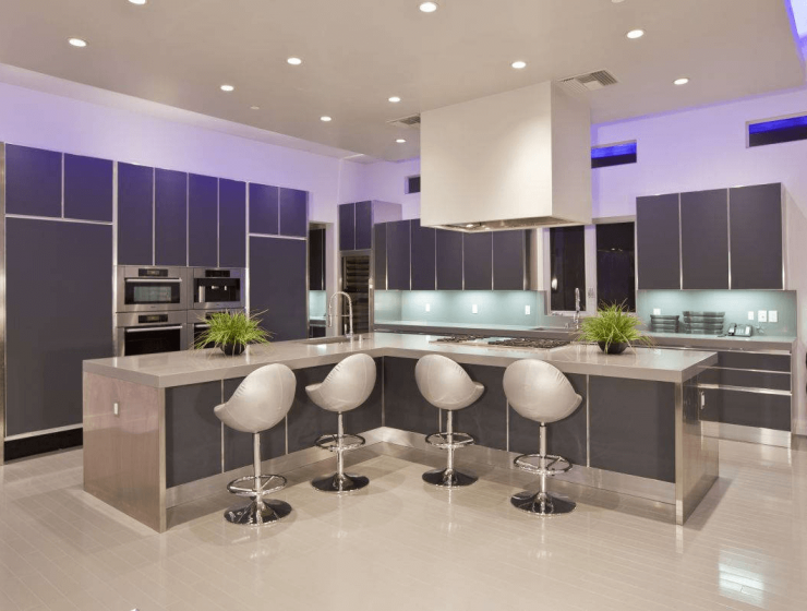Modern Kitchen Island Chairs L shaped with flower and sink as decoration at counter top
