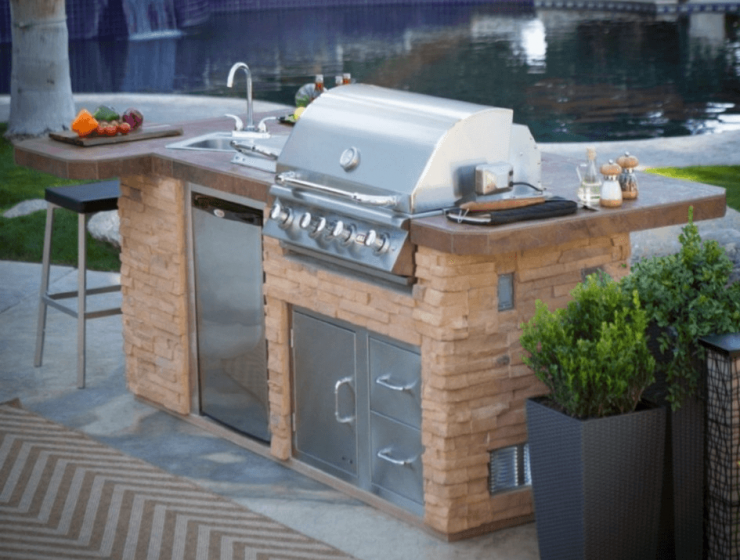 Outdoor Kitchen Island with Sink and bar stools