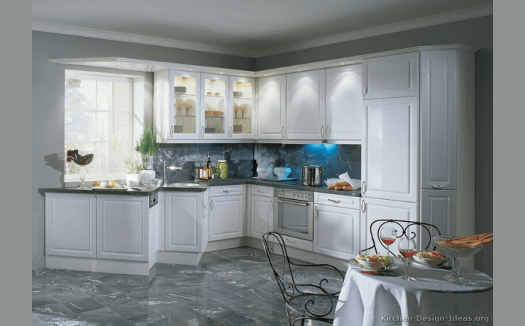 Image: kitchen-design-ideas.org White kitchen cabinets doors glass