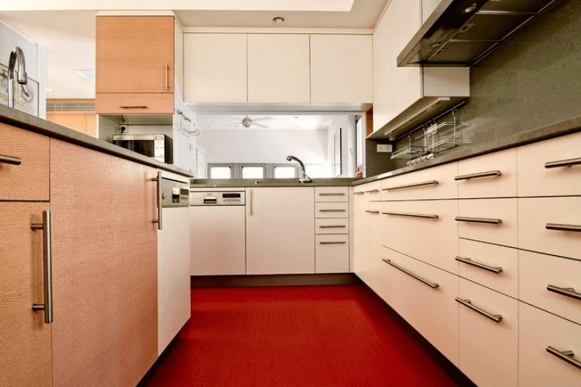 Image: homedit.com Red rubber flooring for kitchen