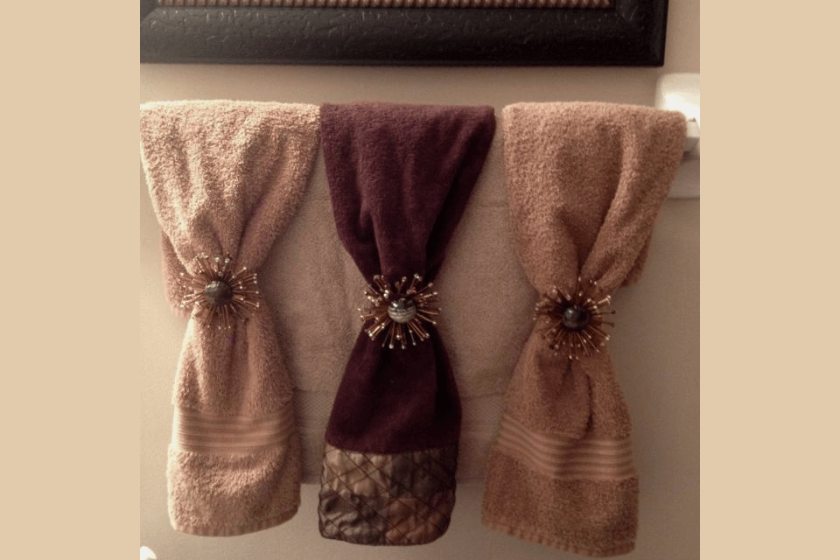 Fold decorative bathroom towels