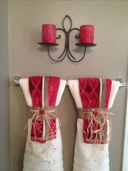 Hanging decorative bathroom towels