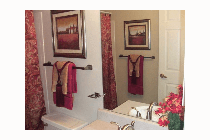 Red bathroom decorative towels
