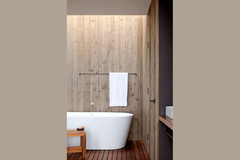 White decorative bathroom towels